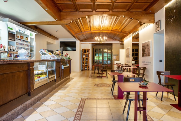 Bar (on property) - Hotel Ristorante Alla Nave (Lavis)