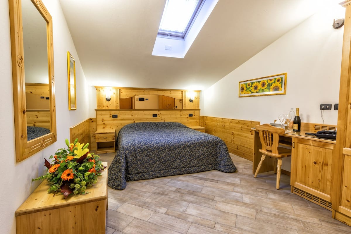 minibar, in-room safe, desk, soundproofing