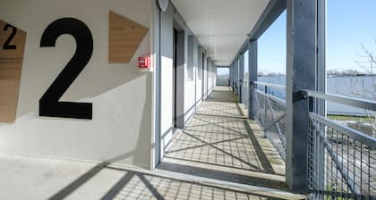 B&B HOTEL Calais Coquelles Tunnel sous la Manche