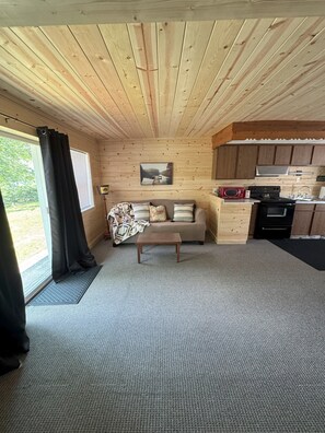 Deluxe Studio Suite | Living area | TV - Dixon Lake Resort (Gaylord)