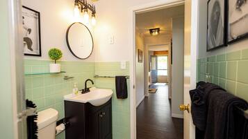 Suite, varias camas | Baño | Toallas