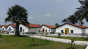 Property grounds - Sand Beach Hotel (Serrekunda)