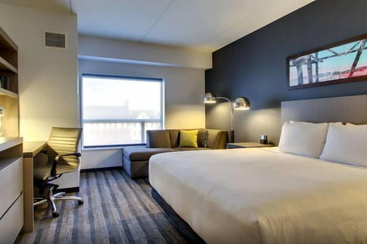 Pillow-top beds, desk, iron/ironing board, free cots/infant beds