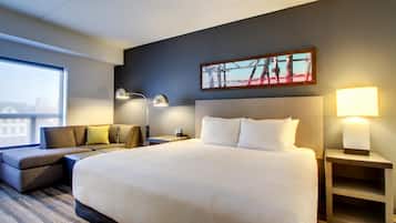 Surmatelas, bureau, fer et planche à repasser, lits bébé (gratuits)