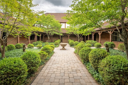 English Inn of Charlottesville