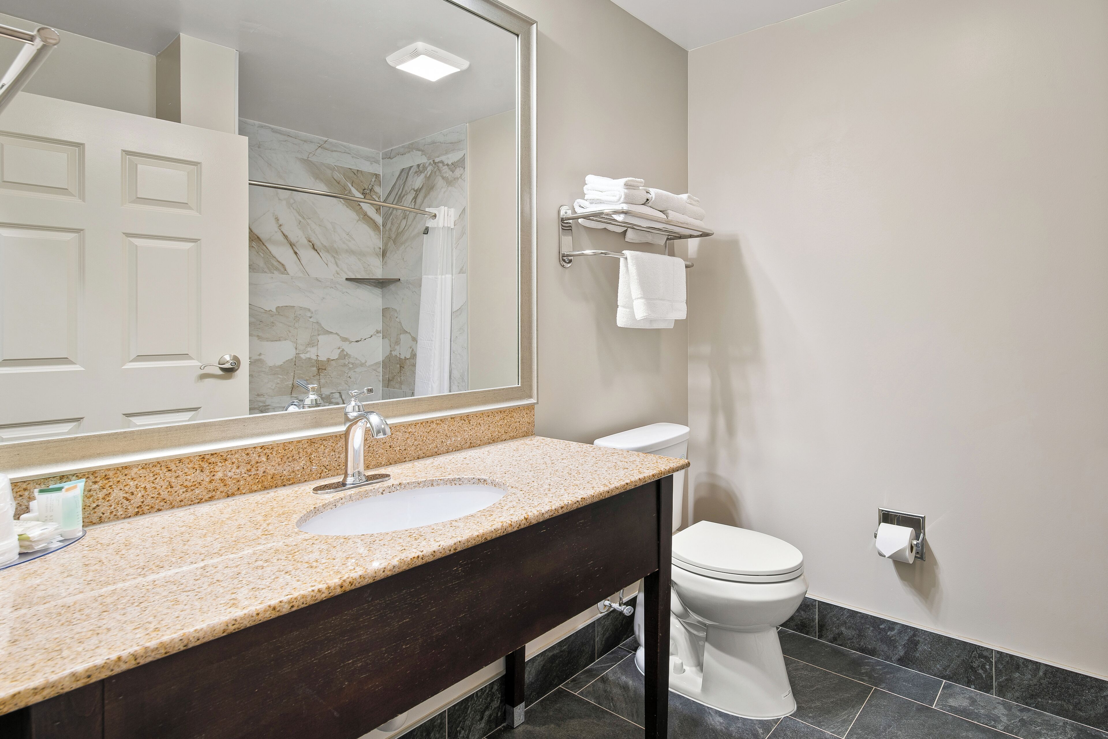 family suite, 1 bedroom, kitchen | bathroom | combined shower/bathtub, rainfall showerhead, free toiletries