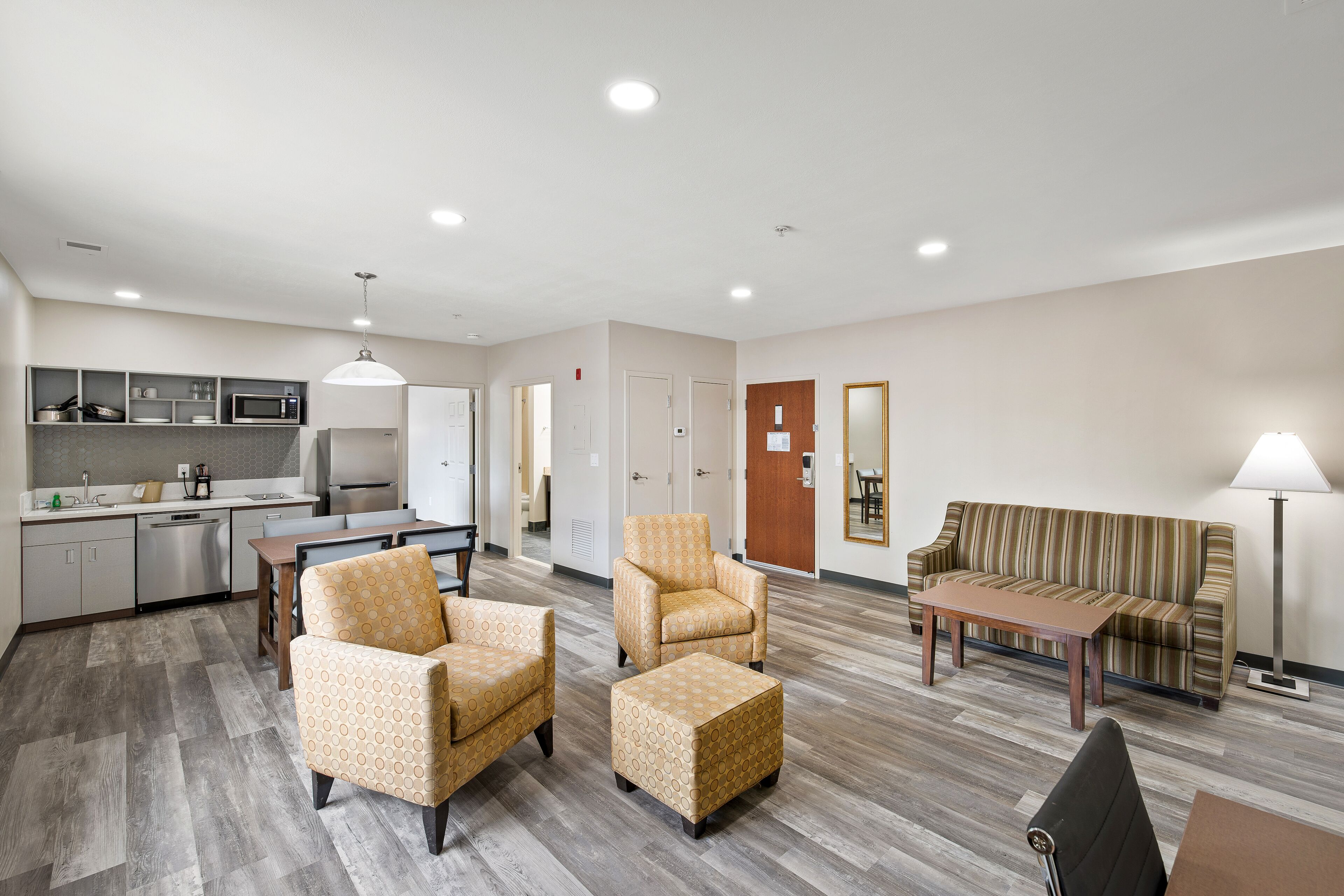 family suite, 1 bedroom, kitchen | living area | flat-screen tv