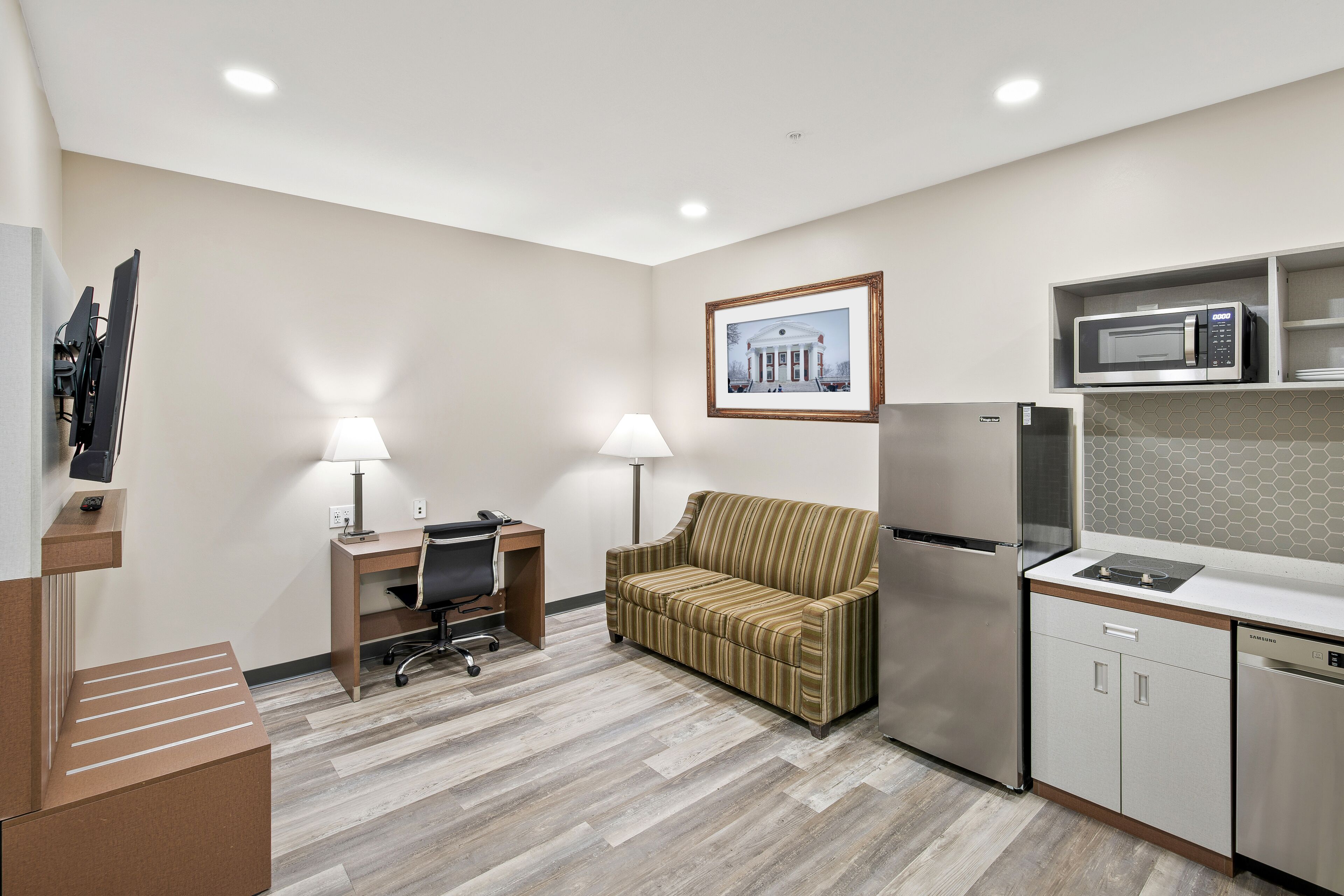 suite, 1 king bed with sofa bed | living area | flat-screen tv