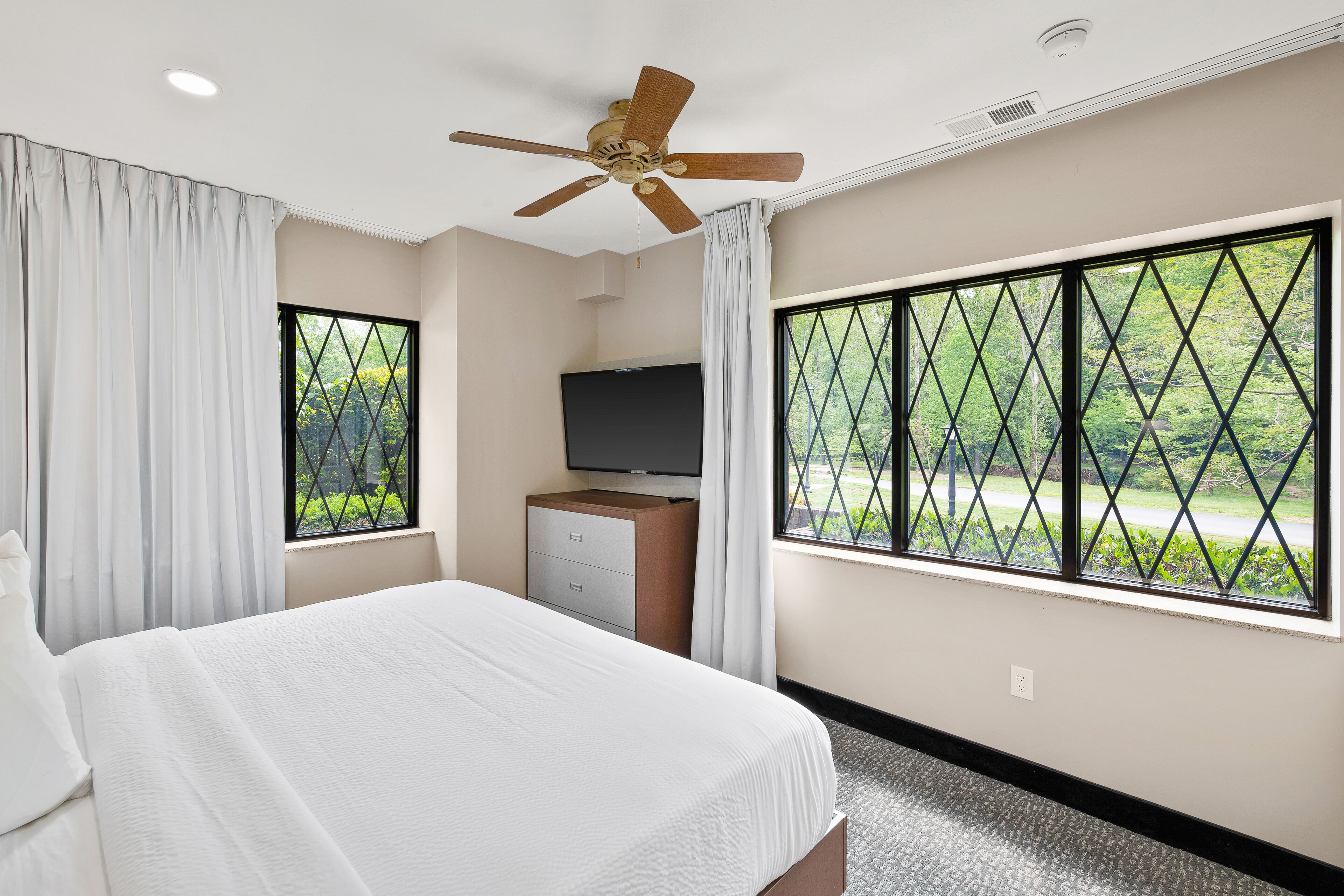 suite, 1 king bed with sofa bed | 1 bedroom, desk, laptop workspace, soundproofing