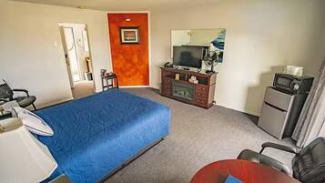 Queen with View and Balcony | Premium bedding, free WiFi, bed sheets