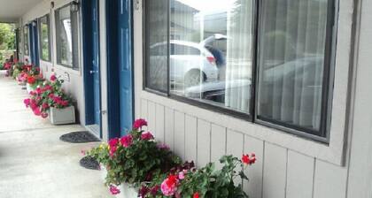 Lighthouse Cove Inn