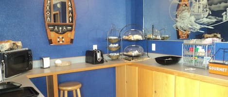 Free daily continental breakfast