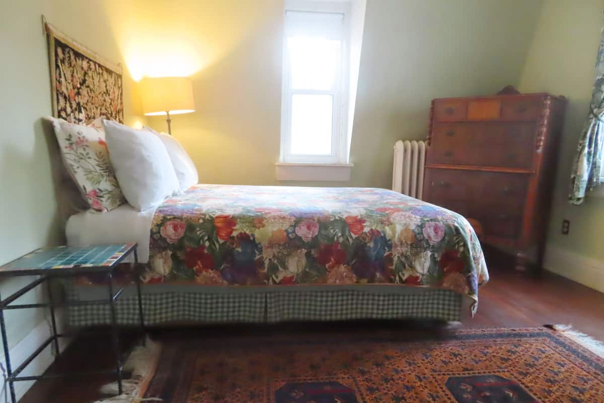 Double Room, Shared Bathroom, Garden View (green room) | 1 bedroom