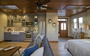 Private kitchenette - Avila Beach House (Avila Beach)