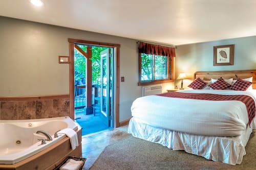 Chambre Standard, 1 très grand lit, baignoire à jets, vue sur le jardin | Draps en coton égyptien, literie de qualité