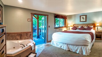 Standard Room, 1 King Bed, Jetted Tub, Garden View | Egyptian cotton sheets, premium bedding, pillowtop beds