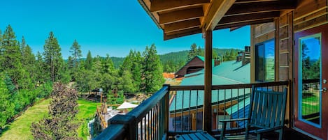 Habitación panorámica, 1 cama King size, hidromasaje, vista a la montaña | Terraza o patio