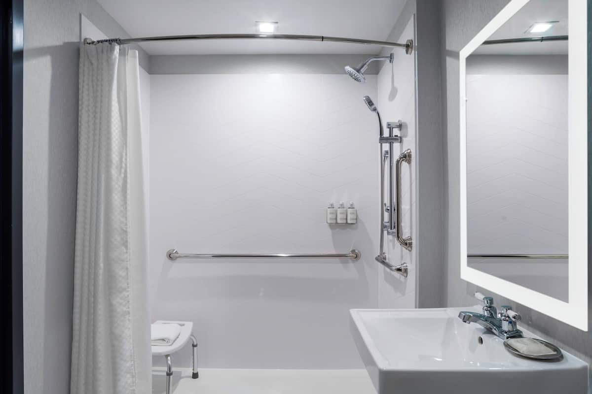 Room, 1 King Bed, Roll-in Shower (Communications, Mobil, Roll-In Shower) | Room amenity
