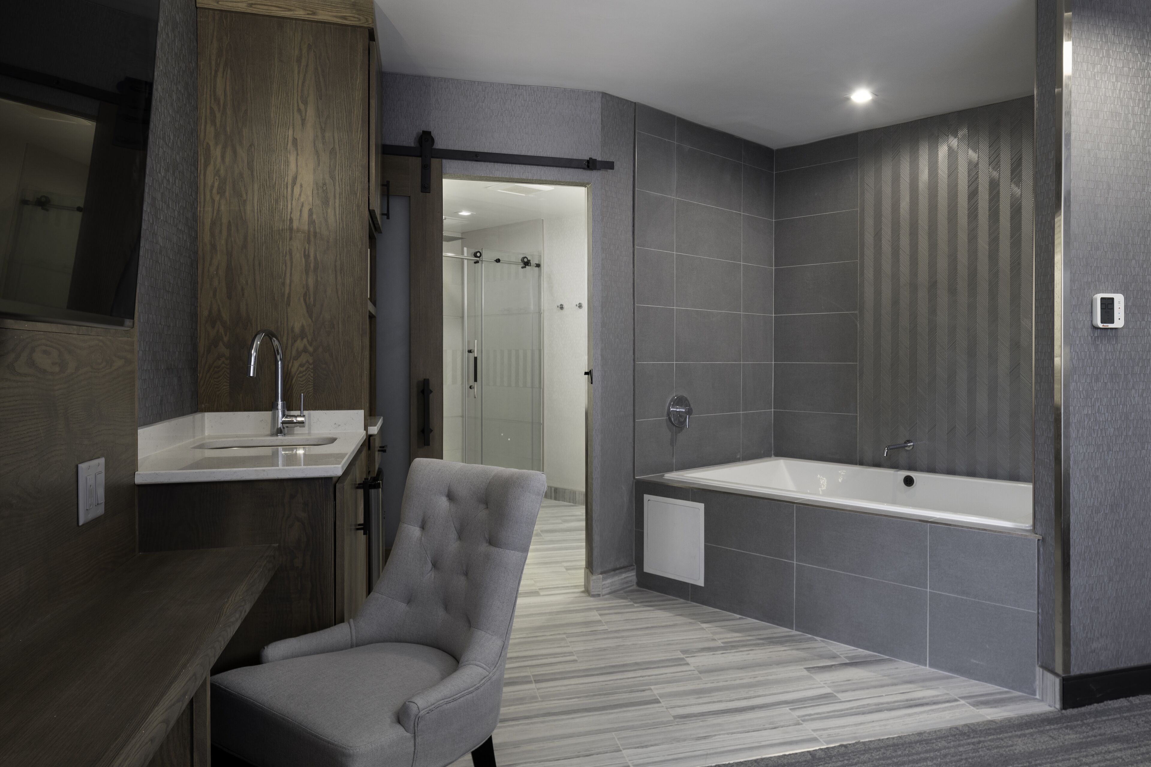 55-inch led tv with cable channels, tv, netflix