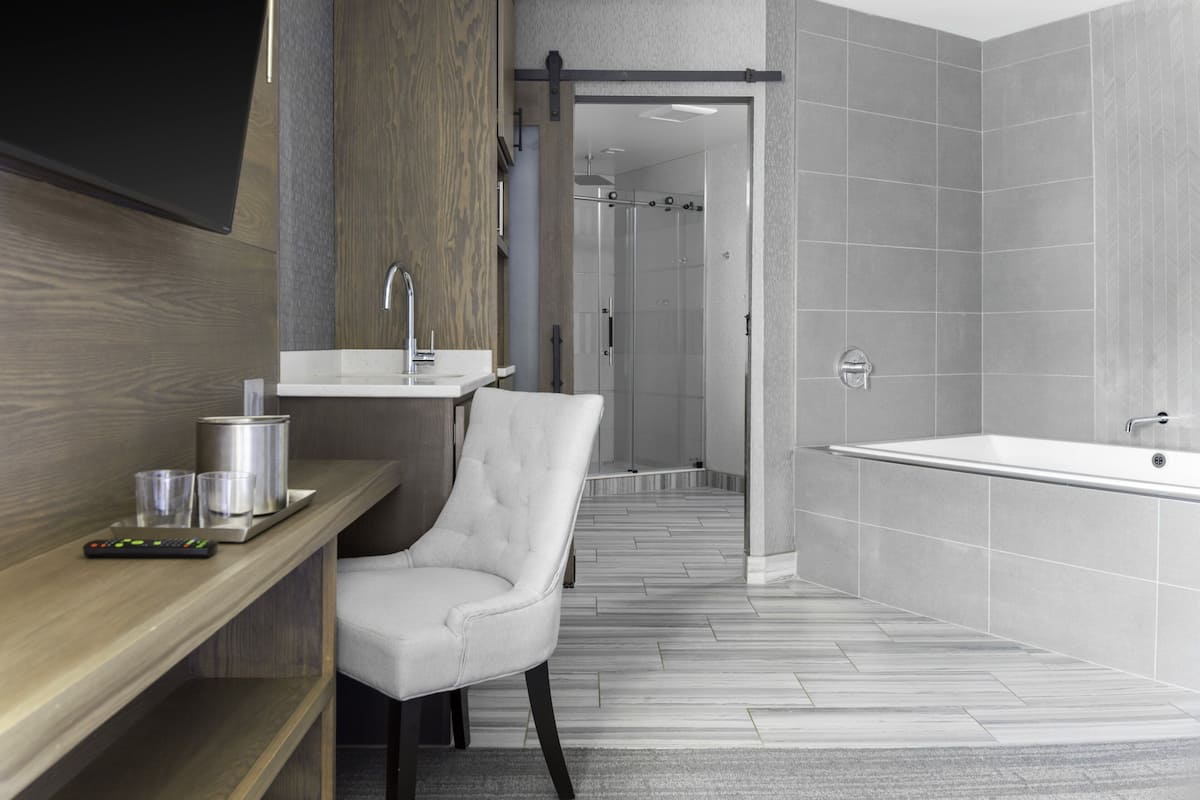 grand room, 1 king bed | premium bedding, laptop workspace, iron/ironing board, free wifi