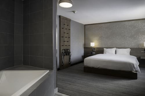 Roupas de cama premium, espaço de trabalho para notebook