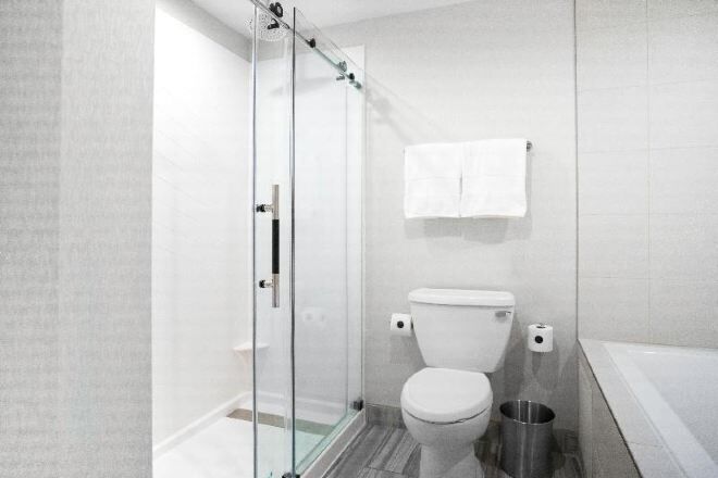 Bad | Designertoalettartikler, hårføner, badekåper og håndklær