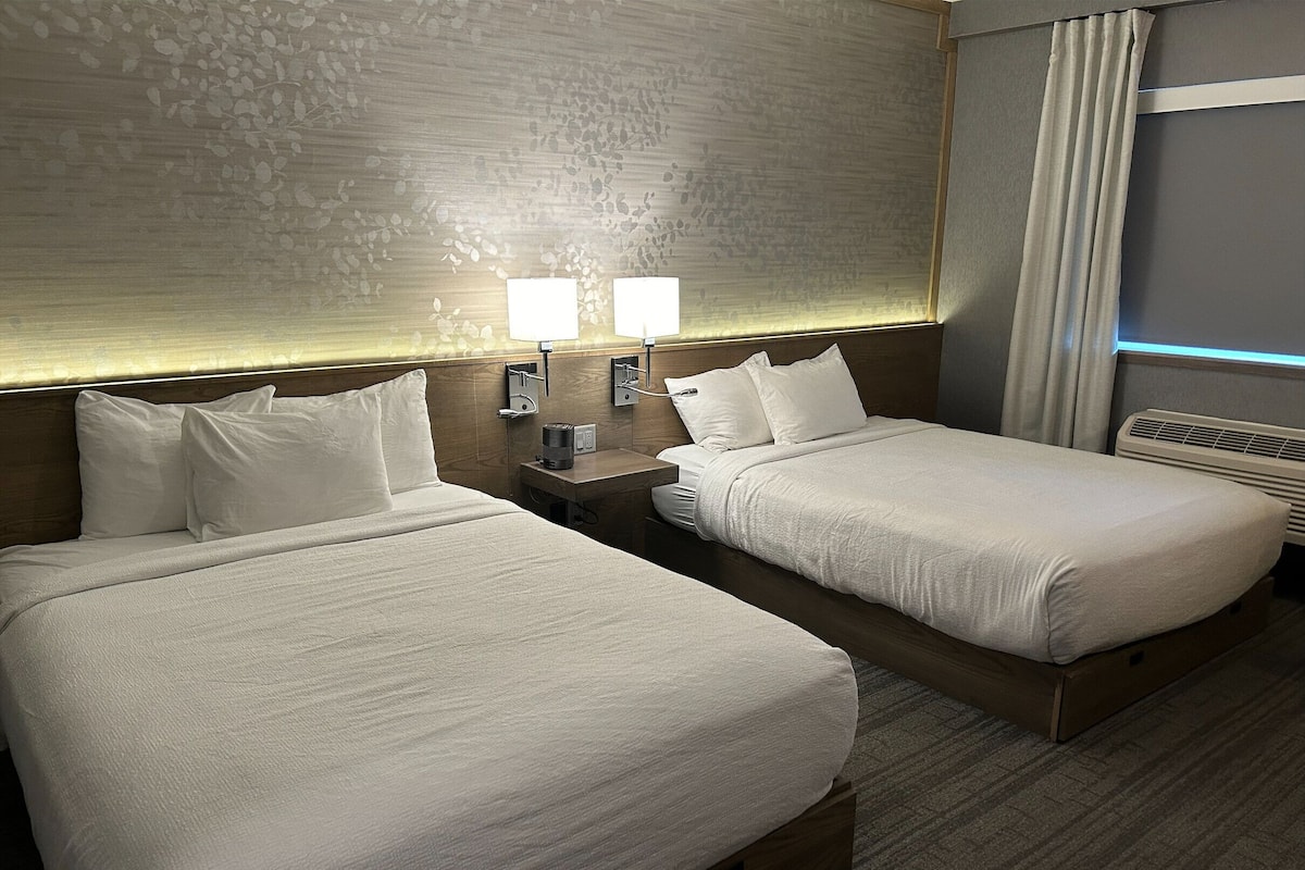 Premium bedding, laptop workspace, iron/ironing board, free WiFi