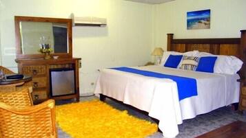 Single Room | Minibar, in-room safe, free WiFi, bed sheets