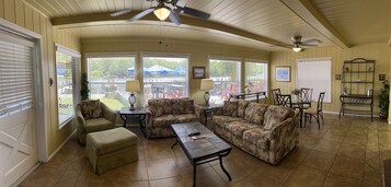 Executive Suite, 2 Bedrooms, River View (Soaking Tub) | Living area | 55-inch Smart TV with cable channels