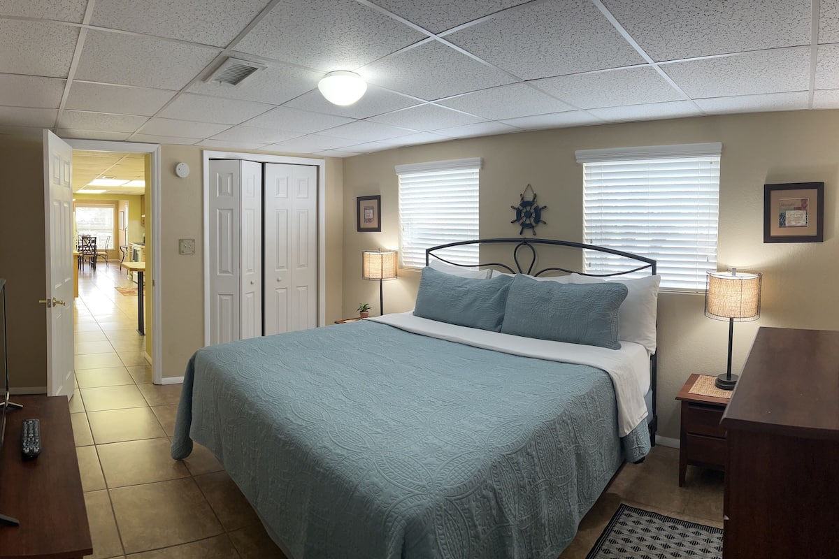 Executive suite, 2 slaapkamers, uitzicht op rivier (Soaking Tub) | 1 slaapkamer, een strijkplank/strijkijzer, gratis wifi, beddengoed