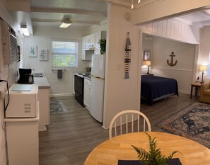 Standard Cottage, 1 Queen Bed with Sofa bed, Kitchen | Iron/ironing board, free WiFi, bed sheets - Hontoon Landing Resort & Marina (DeLand)