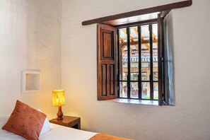 Habitació doble estàndard | Minibar, caixa forta a l'habitació i escriptori 