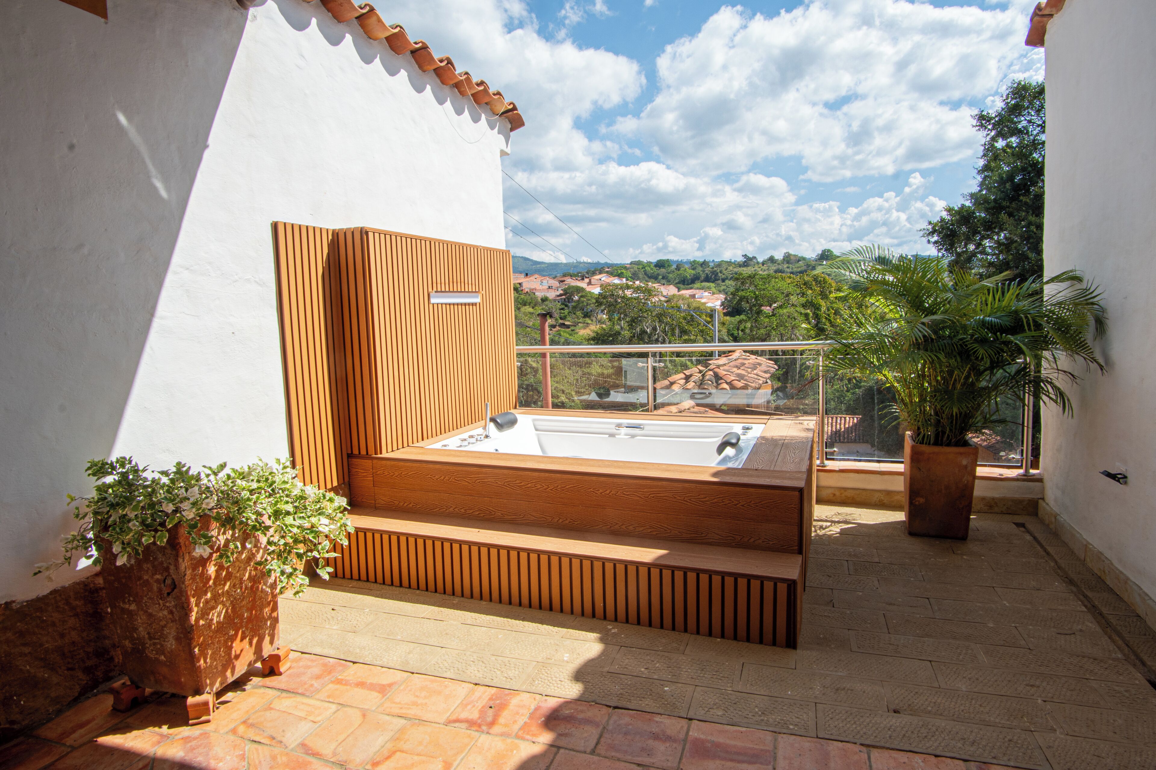 deluxe room | 1 bedroom, minibar, in-room safe, desk