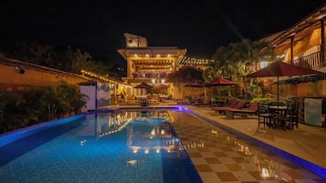 Outdoor pool, sun loungers