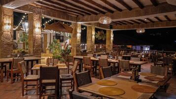 Aperto a colazione, pranzo e cena