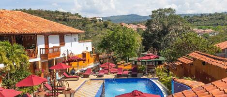 Outdoor pool, pool loungers