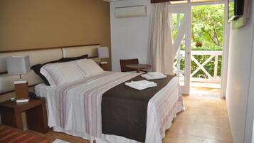 Ropa de cama de alta calidad, camas con pillow-top y minibar