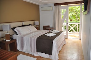 Premium bedding, pillowtop beds, minibar, in-room safe - Porto Belo Praia Hotel (Aquiraz)