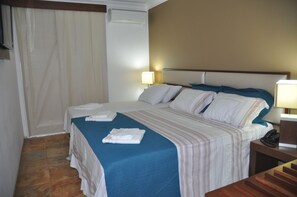 Quarto Triplo Deluxe | Premium bedding, pillowtop beds, minibar, in-room safe - Porto Belo Praia Hotel (Aquiraz)