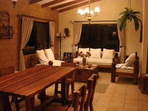 객실 내 식사 공간