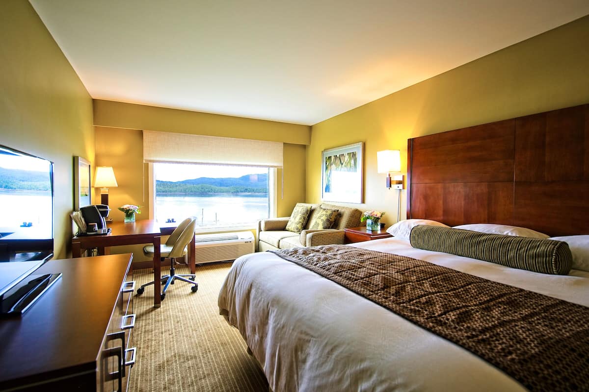 Deluxe Room, 1 King Bed with Sofa bed, Harbour View | Blackout curtains, iron/ironing board, travel cot, free WiFi