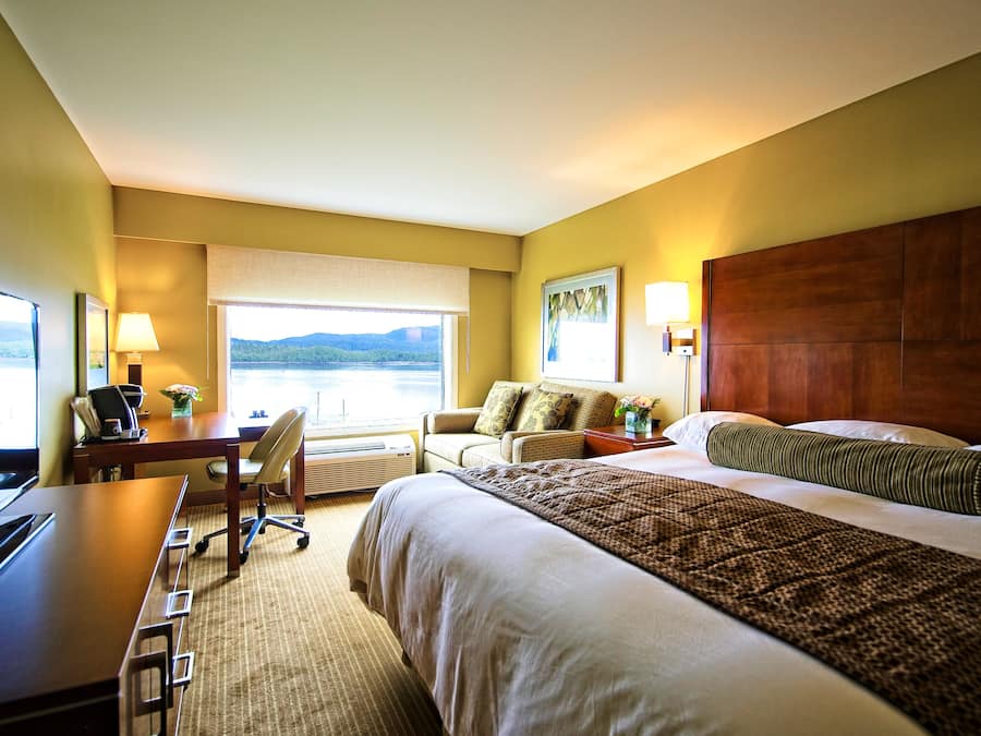 ستائر تعتيم ومكواة/لوح كي وسرير سفر وأسرّة قابلة للطي