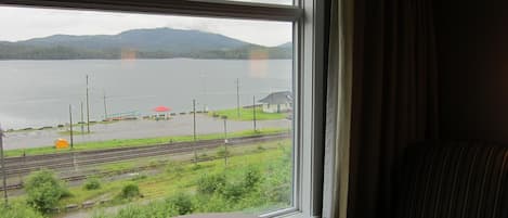 MörklÀggningsgardiner, strykjÀrn/strykbrÀda, resesÀng och gratis wi-fi