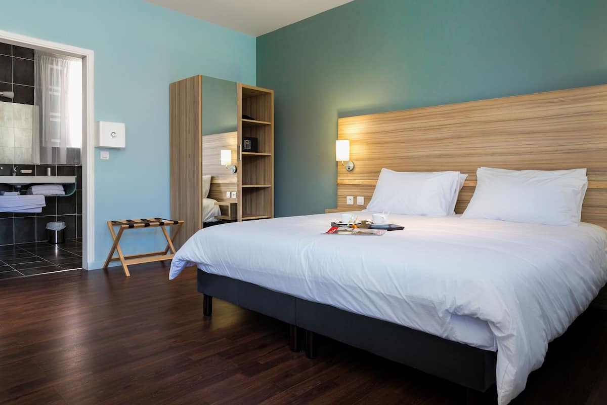 Premium Room: Premium Room Eclipse with 1 Large Bed | 1 makuuhuone, ylelliset vuodevaatteet, tallelokero huoneessa