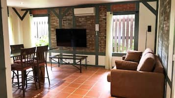 Villa apartment with Kitchen and two rooms, 1 sofa bed and outdoor terrace | 私人廚房 | 雪櫃、特濃咖啡機、咖啡機/沖茶器、電熱水壺