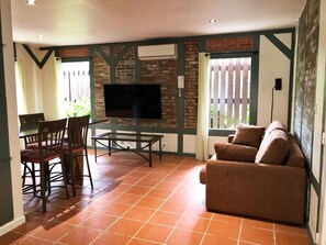 Villa apartment with Kitchen and two rooms, 1 sofa bed and outdoor terrace | Dapur pribadi | Lemari es, mesin espresso, mesin pembuat kopi/teh, dan ketel listrik