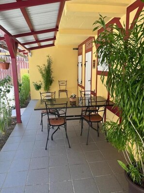 Villa apartment with Kitchen and two rooms, 1 sofa bed and outdoor terrace | Teras/patio