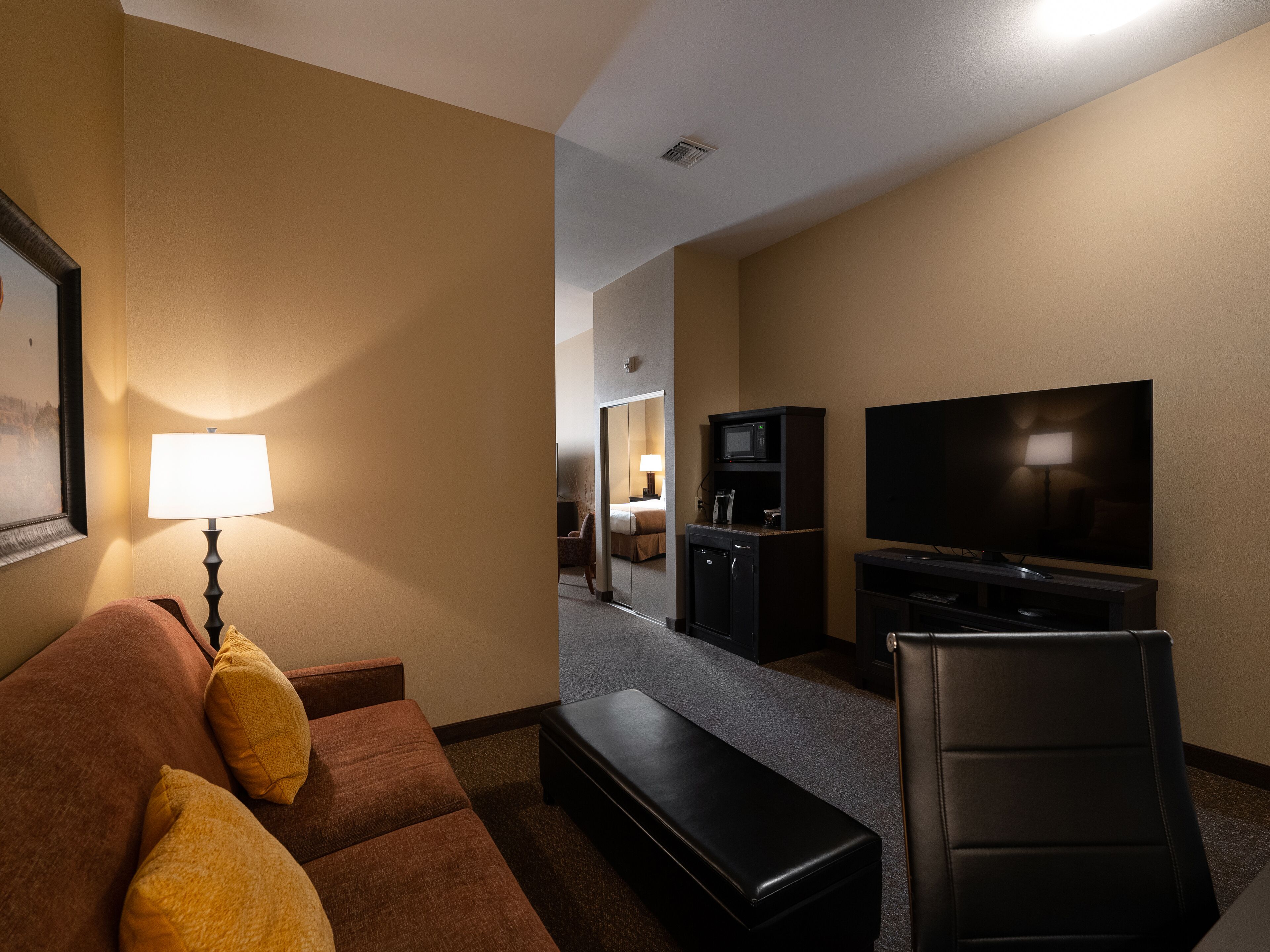 studio suite, 1 king bed | premium bedding, in-room safe, individually decorated, desk