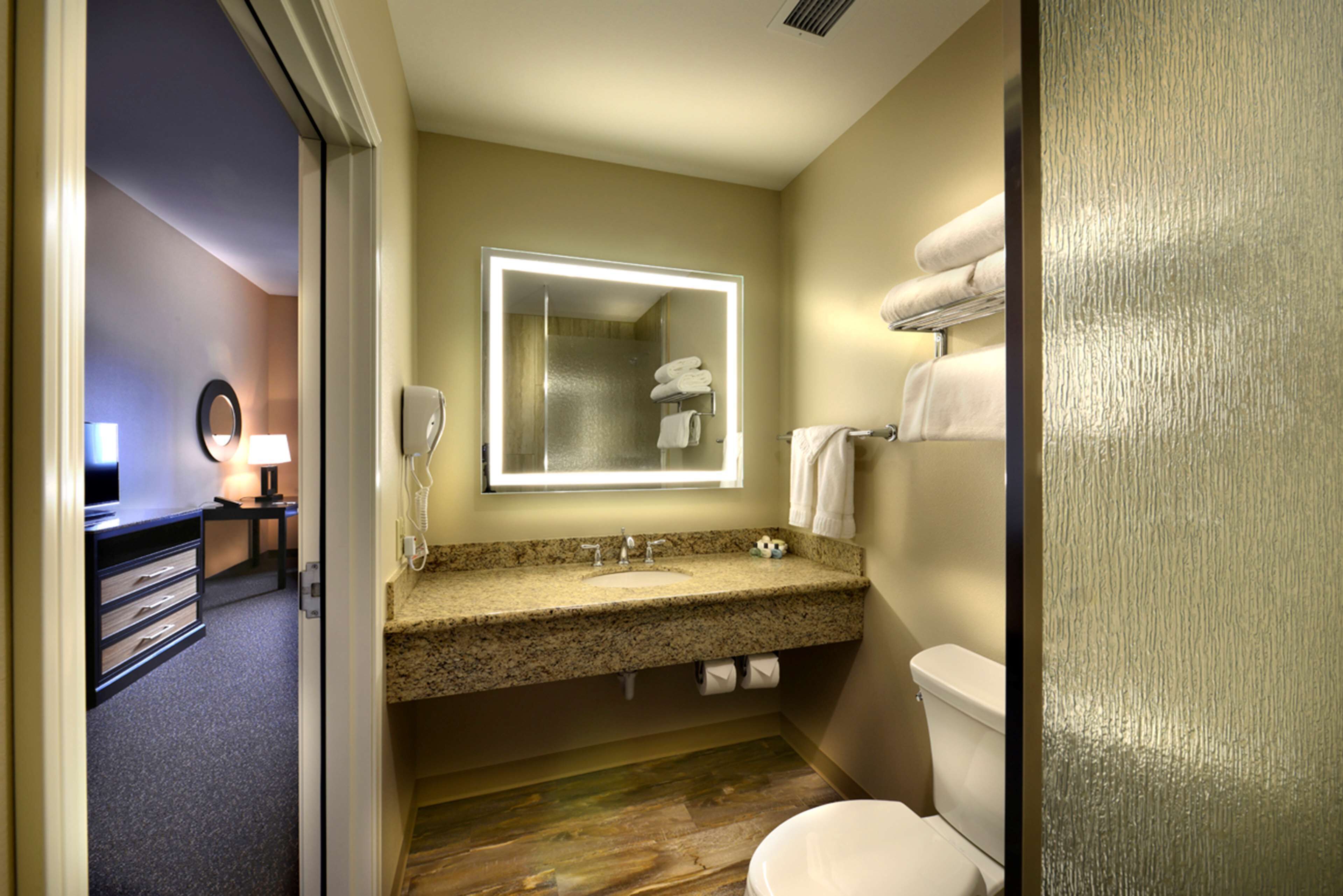 shower, hydromassage showerhead, free toiletries, hair dryer