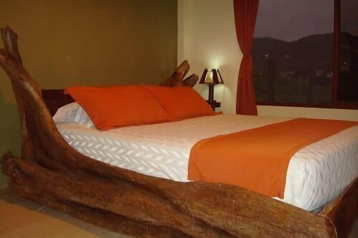 in-room safe, free wifi, bed sheets